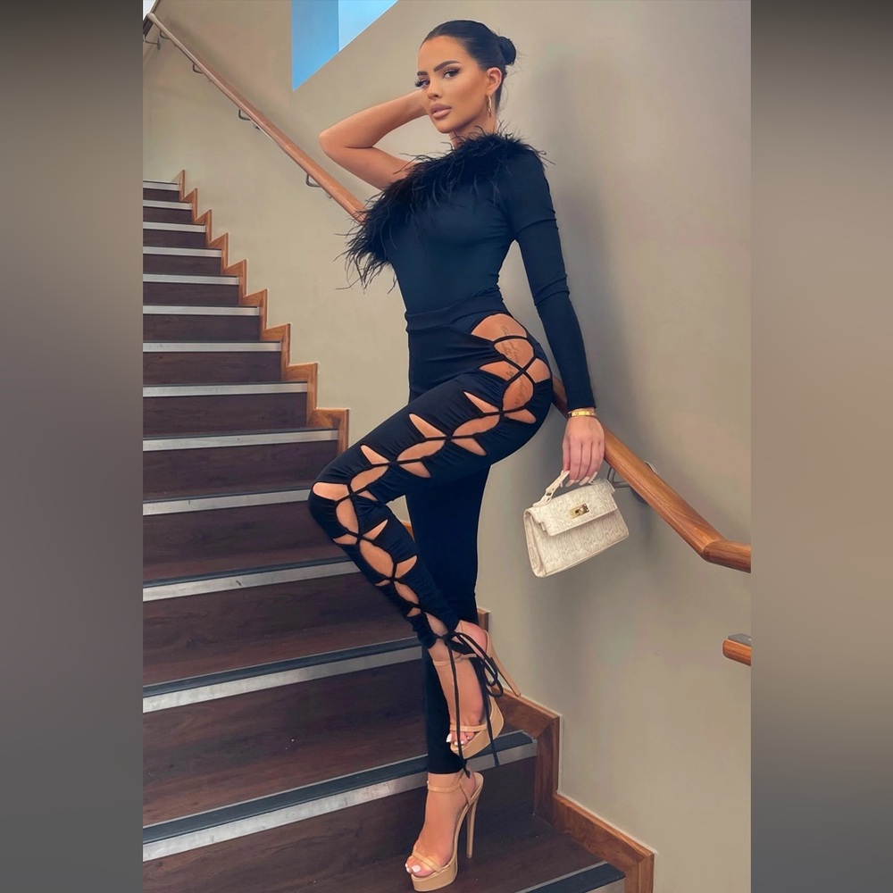 Eyes On Me Cutout Pant - Black